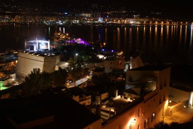 İbiza 'nın eski merkezi Dat Vila' nın eski sokaklarının manzarası, bir UNESCO miras alanı..