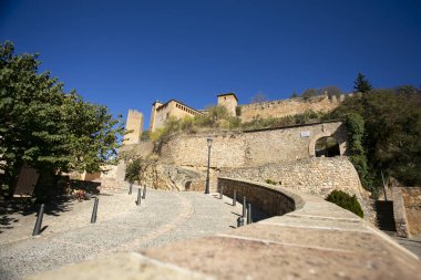 Alquezar, Aragon özerk bölgesi Huesca eyaletinin Somontano de Barbastro bölgesinde yer alan bir İspanyol kasabasıdır..