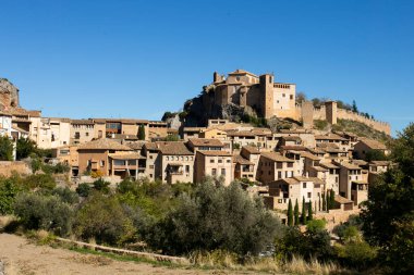 Alquezar, Aragon özerk bölgesi Huesca eyaletinin Somontano de Barbastro bölgesinde yer alan bir İspanyol kasabasıdır..
