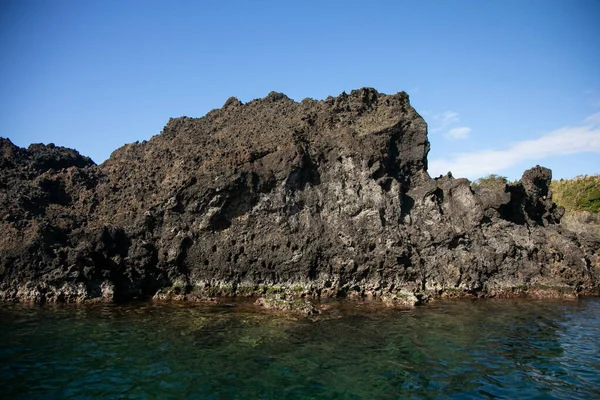 日本Niigata省Sado岛Ogi海岸火山活动形成的海岸线 — 图库照片