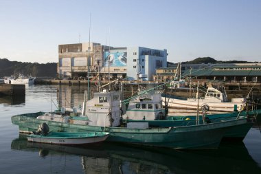 Nachikatsuura, Japonya; 1 Ekim 2023: Wakayama Katsuura Limanı 'ndaki Japon balıkçı tekneleri.