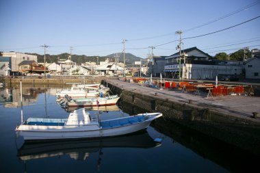 Nachikatsuura, Japonya; 1 Ekim 2023: Wakayama Katsuura Limanı 'ndaki Japon balıkçı tekneleri.