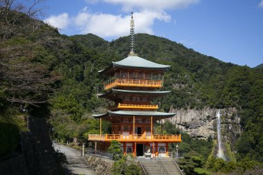 Kumano Grand Shinto Tapınağı, Japonya 'nın Wakayama şehrinde Nachi' nin yanındaki Budist tapınağı..