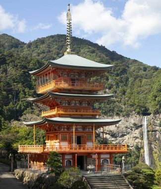 Kumano Grand Shinto Tapınağı, Japonya 'nın Wakayama şehrinde Nachi' nin yanındaki Budist tapınağı..
