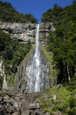 Nachi Şelalesi, Japonya 'nın Wakayama ilinde yer alan büyük bir şelaledir..