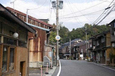 Ogi, Japonya 1 Ekim 2023: Sado Adası 'nın güneyindeki Ogi liman kasabasının manzarası.