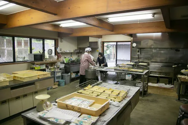 Ito Japonia Października 2023 Kobiety Pracujące Fabryce Tofu Shizuoka Japonia — Zdjęcie stockowe