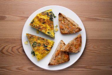 Ispanaklı İspanyol patates omleti. Geleneksel tapa.