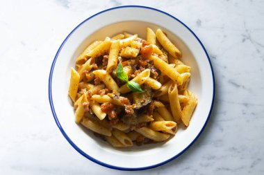 Geleneksel İtalyan usulü makarna..