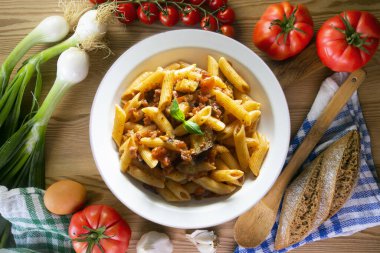 Geleneksel İtalyan usulü makarna..