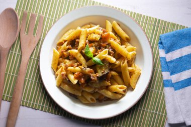 Geleneksel İtalyan usulü makarna..