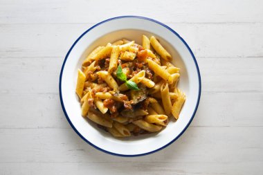 Geleneksel İtalyan usulü makarna..