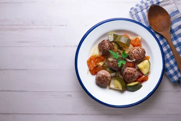 Köttbullar Med Tomatsås Och Grönsaker Traditionell Spansk Tapa Recept — Stockfoto