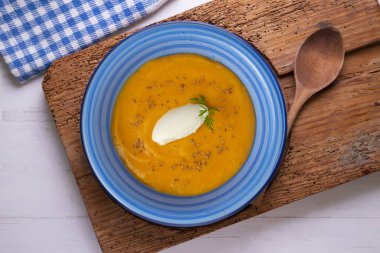 Kremalı ve fındıklı havuç ve kabak kreması..