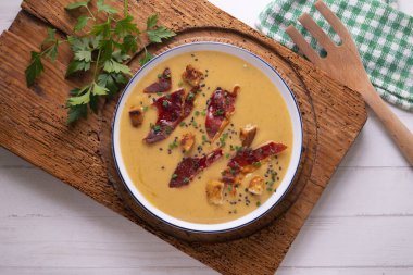 Geleneksel İspanyol salmorejosu. Yumurta ve Iberico reçelli soğuk domates çorbası.. 