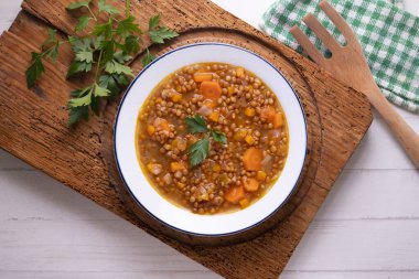 Sucuklu mercimek ve siyah kanlı sosis..