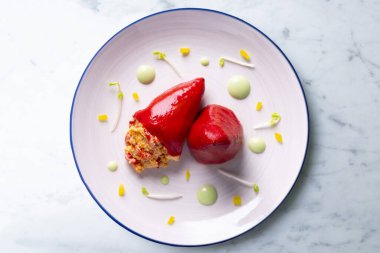 Morina ile doldurulmuş piquillo biberi. Geleneksel İspanyol tapası