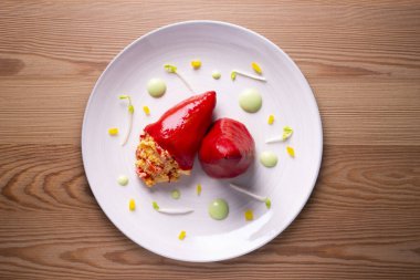 Morina ile doldurulmuş piquillo biberi. Geleneksel İspanyol tapası