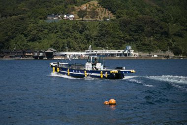 Ine, Japonya; 1 Ekim 2023: Kyoto 'nun kuzeyindeki güzel balıkçı köyünde balıkçı tekneleri.