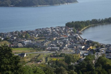 Amanohashidate, Japonya; 1 Ekim 2023: Kyoto Bölgesi 'nin kuzeyindeki Miyazu Körfezi' nde kum kayasının manzarası.