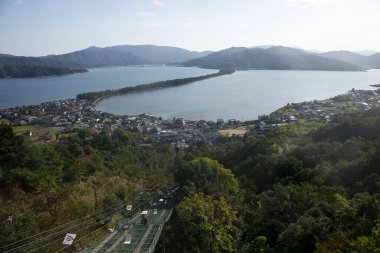 Amanohashidate, Japonya; 1 Ekim 2023: Kyoto Bölgesi 'nin kuzeyindeki Miyazu Körfezi' nde kum kayasının manzarası.