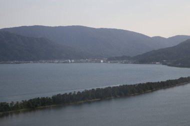 Amanohashidate, Japonya; 1 Ekim 2023: Kyoto Bölgesi 'nin kuzeyindeki Miyazu Körfezi' nde kum kayasının manzarası.