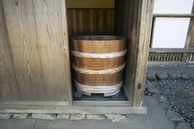 Edo döneminden kalma eski bir samurayın küveti ve Sakura bölgesi samuraylarınca mesken tutulmuş..