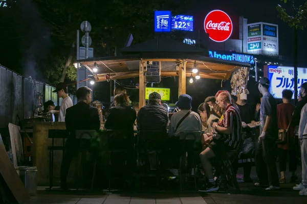 Fukuoka Japonia Października 2023 Ludzie Jedzący Pijący Yatai Zatoce Hakata — Zdjęcie stockowe