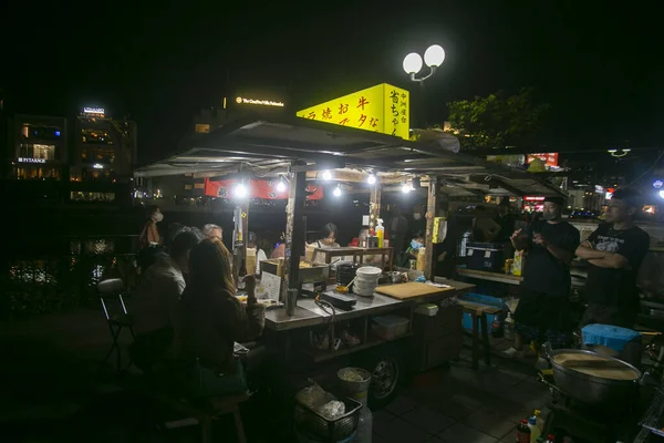 Fukuoka Japan Oktober 2023 Menschen Essen Und Trinken Einem Yatai — Stockfoto