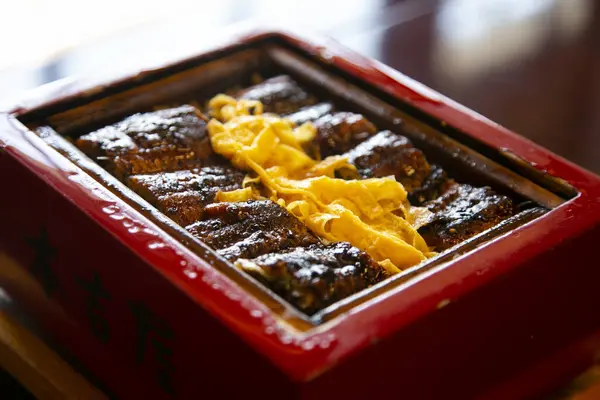Unagi Seiro Mushi 蒸鳗鱼饭碗是燕国菜中最有名的地方菜之一 — 图库照片