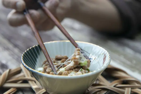 日本传统食品是用发酵大豆制成的 日本传统食品是用发酵大豆制成的 — 图库照片