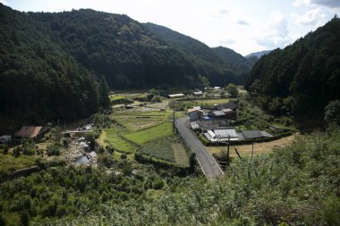 Japonya 'nın Wakayama dağlarındaki güzel dağ köyü..