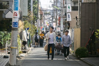 Tokyo, Japonya; 1 Ekim 2023: Shimokitazawa, Kitazawa 'da bir alışveriş ve eğlence alanıdır..