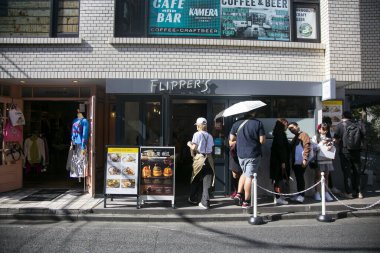 Tokyo, Japonya; 1 Ekim 2023: Shimokitazawa, Kitazawa 'da bir alışveriş ve eğlence alanıdır..