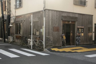 Tokyo, Japonya 1 Ekim 2023: Yanaka, Tokyo 'da sokak pazarı, güzel sokakları ve mezarlığıyla ünlü bir mahalle..