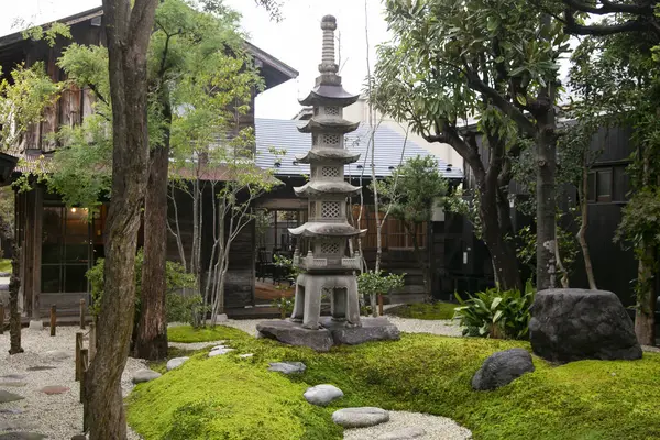 Jardim Japonês Tradicional Com Uma Escultura Pedra Uma Casa Chá — Fotografia de Stock