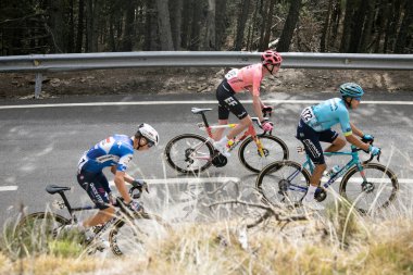 Girona, İspanya 18 Mart 2024: Hugh John CARTHY (GBR) Ekip EF EDUCATION - EASYPOST