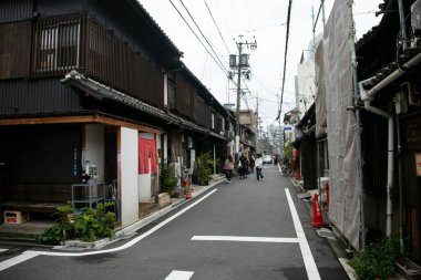 Nagoya, Japonya; 10 Ekim 2023: Nagoya kentinin tarihi merkezinin ahşap cepheli caddeleri ve evleri.
