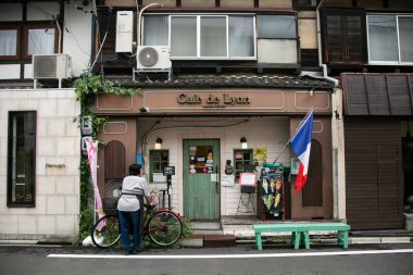 Nagoya, Japonya; 10 Ekim 2023: Nagoya kentinin tarihi merkezinin ahşap cepheli caddeleri ve evleri.