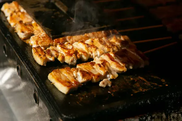 Grilled Yakitori Chicken Skewers Izakaya Restaurant Omoide Yokocho Street Shinjuku — Stock Photo, Image