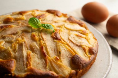 Armut ve yoğurtlu kek. Lezzetli geleneksel İtalyan tarifi.