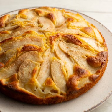 Armut ve yoğurtlu kek. Lezzetli geleneksel İtalyan tarifi.