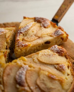 Armut ve yoğurtlu kek. Lezzetli geleneksel İtalyan tarifi.