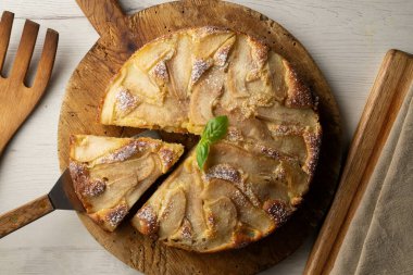 Armut ve yoğurtlu kek. Lezzetli geleneksel İtalyan tarifi.