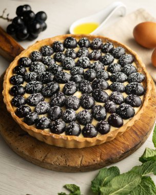 Üzümlü kremalı pasta..