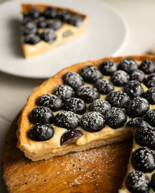 Üzümlü kremalı pasta..