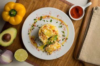 Causa Peruana. Causa Lima, patates, avokado, tavuk veya ton balığından yapılan geleneksel Peru mutfağı başlangıcıdır..