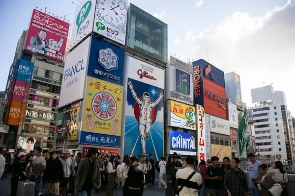 Osaka Japón Octubre 2023 Restaurantes Turistas Las Calles Dotonbori Llenos Fotos de stock libres de derechos