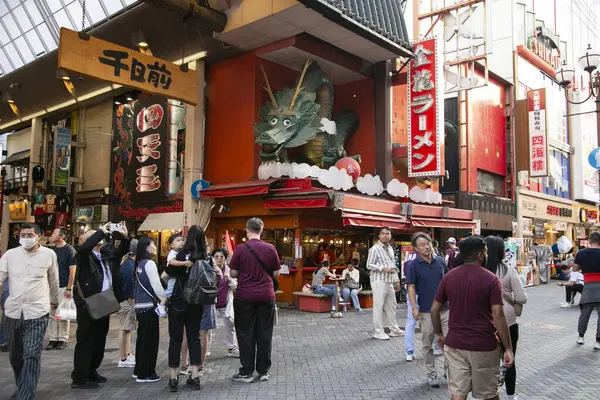 Osaka Japón Octubre 2023 Restaurantes Turistas Las Calles Dotonbori Llenos Imagen de stock