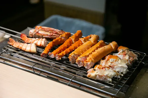 Jambes Crabe Royal Cuites Sur Barbecue Dans Ville Osaka Japon Photo De Stock